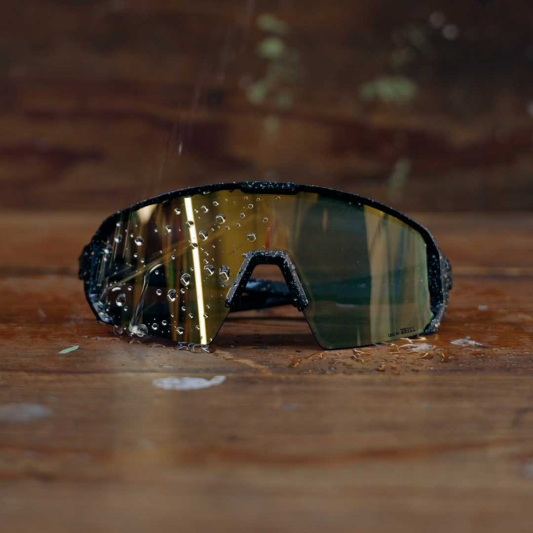 Before and after VisioDry anti-rain treatment — water beading on treated lens surface compared to untreated surface